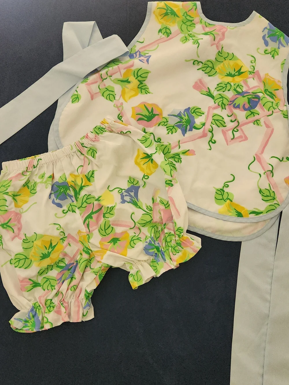The Beaufort Bonnet Cmpany Side Tie Matietta Morning Glory Floral Print Outfit 4 - Picture 1 of 3